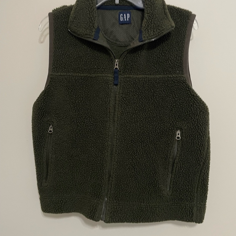 GAP Olive Fleece Vest- Size‎ XS~~
Outdoor or Hiking